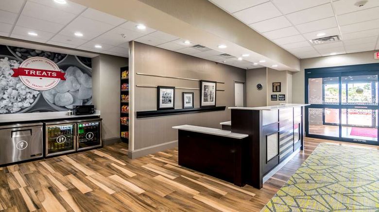 <b>Hampton Inn Oklahoma City Northeast Lobby</b>. Images powered by <a href="https://iceportal.shijigroup.com/" title="IcePortal" target="_blank">IcePortal</a>.