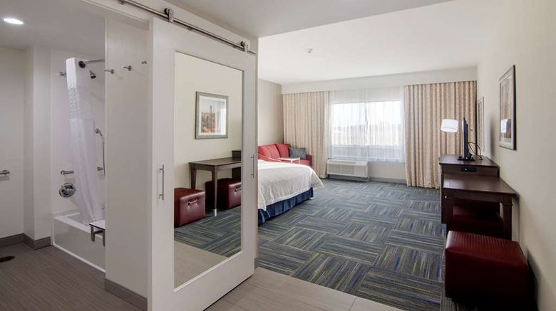 <b>Hampton Inn Oklahoma City Northeast Room</b>. Images powered by <a href="https://iceportal.shijigroup.com/" title="IcePortal" target="_blank">IcePortal</a>.