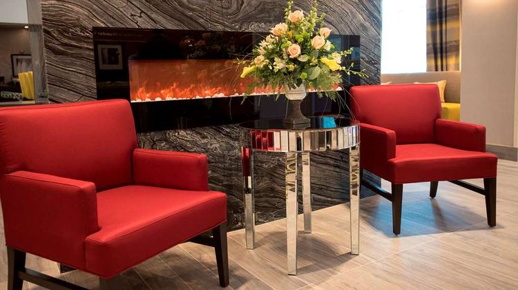 Hampton Inn & Suites Thunder Bay Lobby