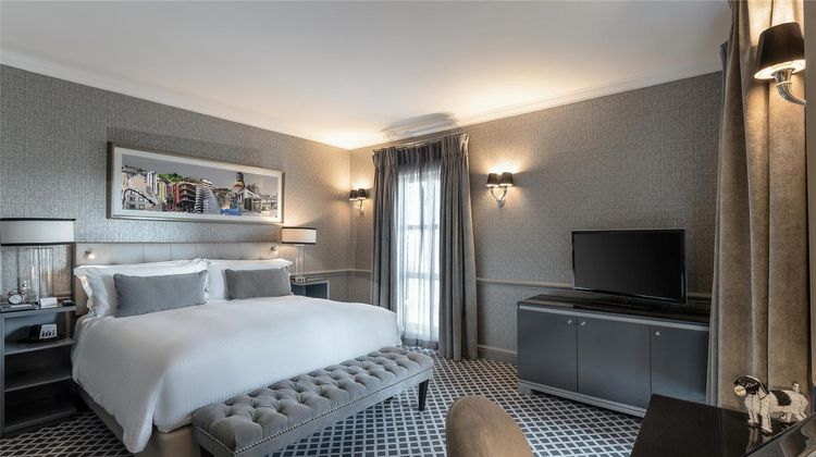 54 On Bath Suite
