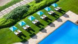 <b>Beverly Hills Hotel Pool</b>. Images powered by <a href="https://iceportal.shijigroup.com/" title="IcePortal" target="_blank">IcePortal</a>.