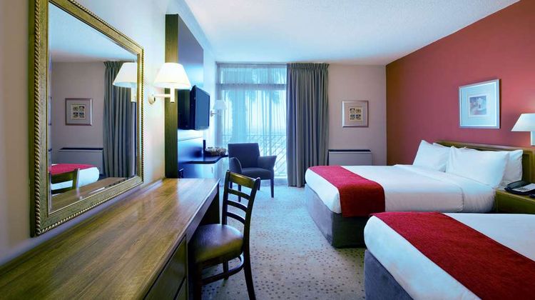 Garden Court Nelson Mandela Blvd Room