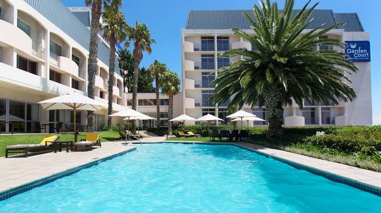 Garden Court Nelson Mandela Blvd Exterior