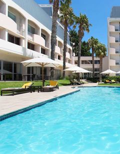 Garden Court Nelson Mandela Blvd