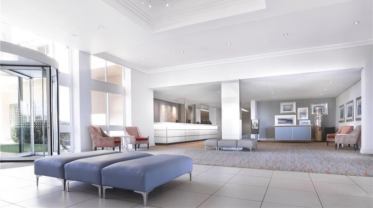 Garden Court Nelson Mandela Blvd Lobby