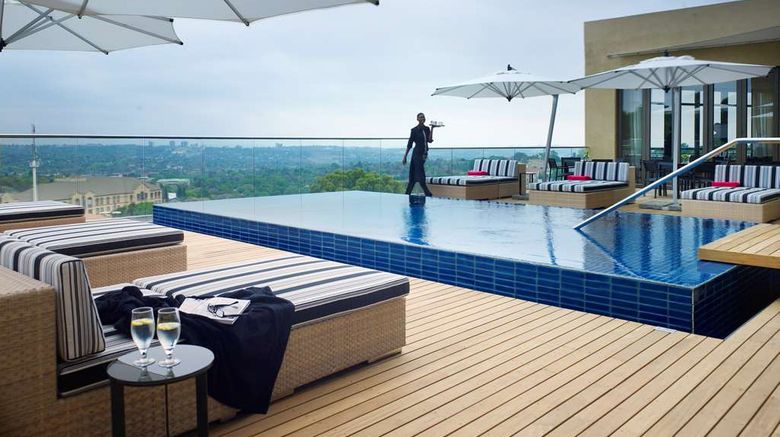 <b>Southern Sun Hyde Park Sandton Pool</b>. Images powered by <a href="https://iceportal.shijigroup.com/" title="IcePortal" target="_blank">IcePortal</a>.