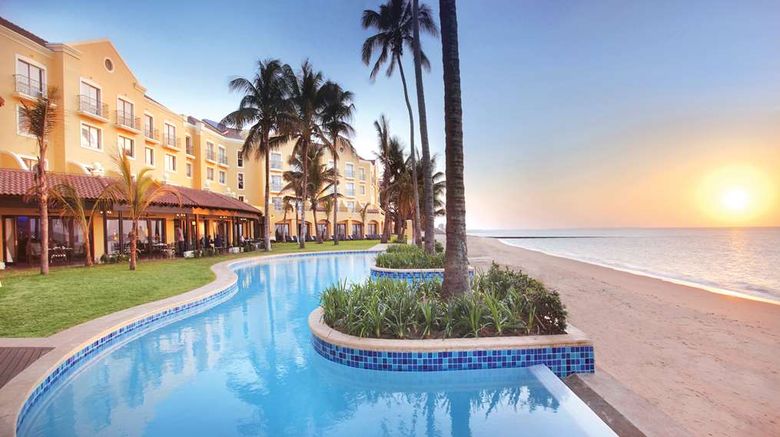 <b>Southern Sun Maputo Pool</b>. Images powered by <a href="https://iceportal.shijigroup.com/" title="IcePortal" target="_blank">IcePortal</a>.