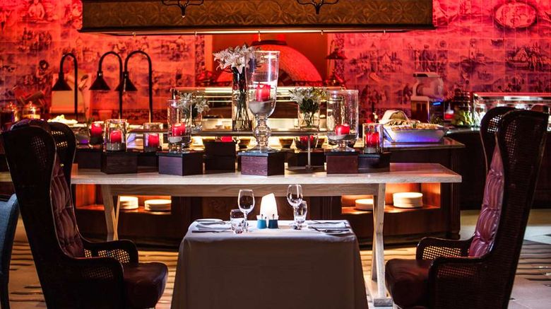 <b>Southern Sun Maputo Restaurant</b>. Images powered by <a href="https://iceportal.shijigroup.com/" title="IcePortal" target="_blank">IcePortal</a>.
