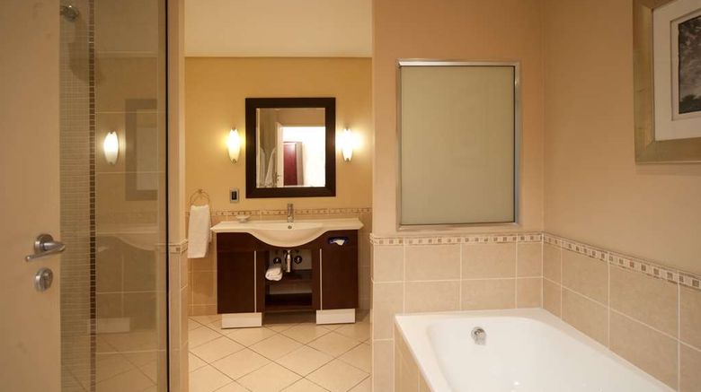 <b>Southern Sun OR Tambo International Arpt Room</b>. Images powered by <a href="https://iceportal.shijigroup.com/" title="IcePortal" target="_blank">IcePortal</a>.