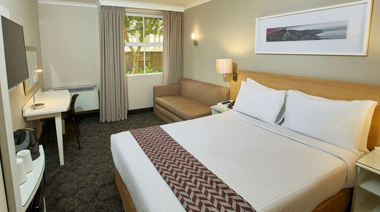 StayEasy Century City Room