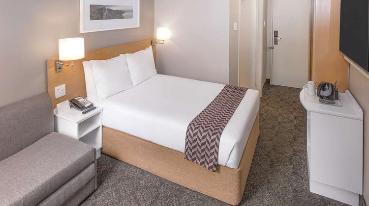 StayEasy Century City Room
