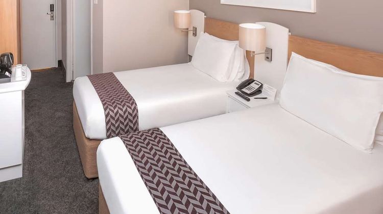 StayEasy Century City Room