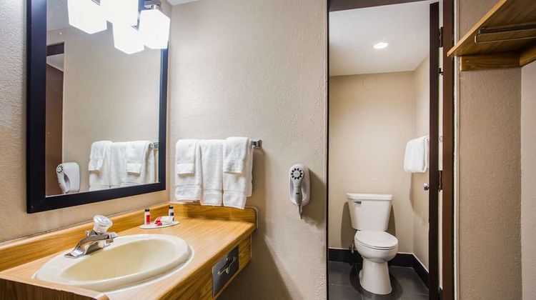 Baymont Inn & Suites Appleton Room