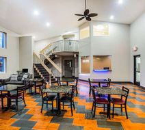 Baymont Inn & Suites Appleton Lobby
