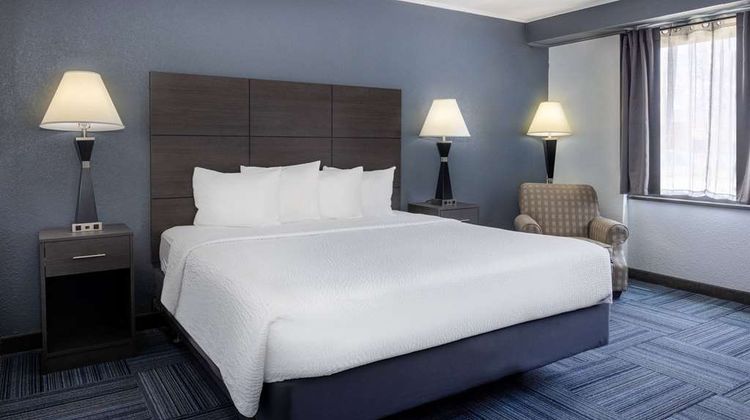 Baymont Inn & Suites Appleton Room