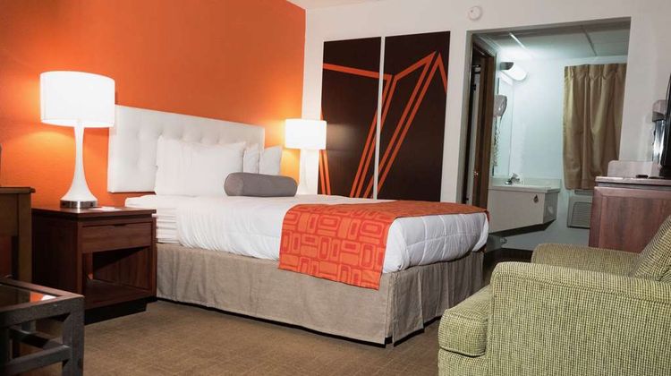 Howard Johnson Waukegan Room
