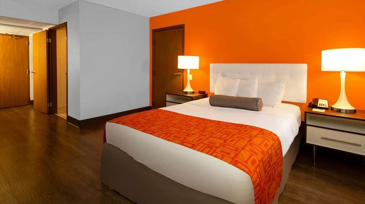 Howard Johnson Waukegan Room