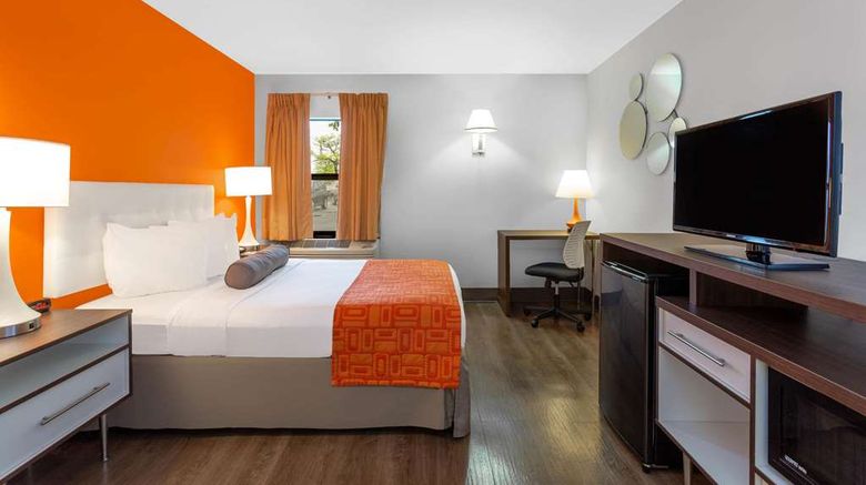 <b>Howard Johnson Waukegan Room</b>. Images powered by <a href="https://iceportal.shijigroup.com/" title="IcePortal" target="_blank">IcePortal</a>.