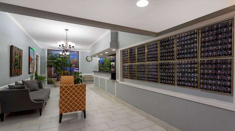 Howard Johnson Waukegan Lobby