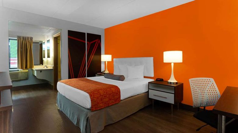 <b>Howard Johnson Waukegan Room</b>. Images powered by <a href="https://iceportal.shijigroup.com/" title="IcePortal" target="_blank">IcePortal</a>.