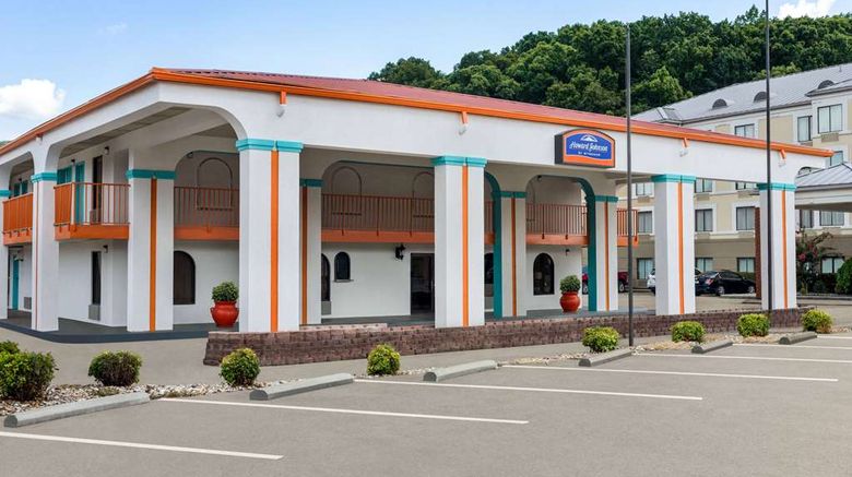 <b>Howard Johnson Lookout Mountain Exterior</b>. Images powered by <a href="https://iceportal.shijigroup.com/" title="IcePortal" target="_blank">IcePortal</a>.