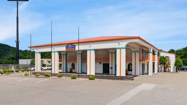 Howard Johnson Lookout Mountain Exterior
