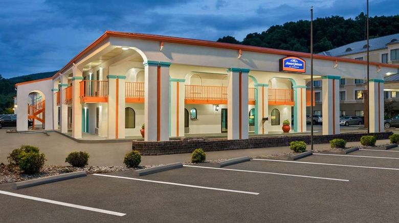 <b>Howard Johnson Lookout Mountain Exterior</b>. Images powered by <a href="https://iceportal.shijigroup.com/" title="IcePortal" target="_blank">IcePortal</a>.