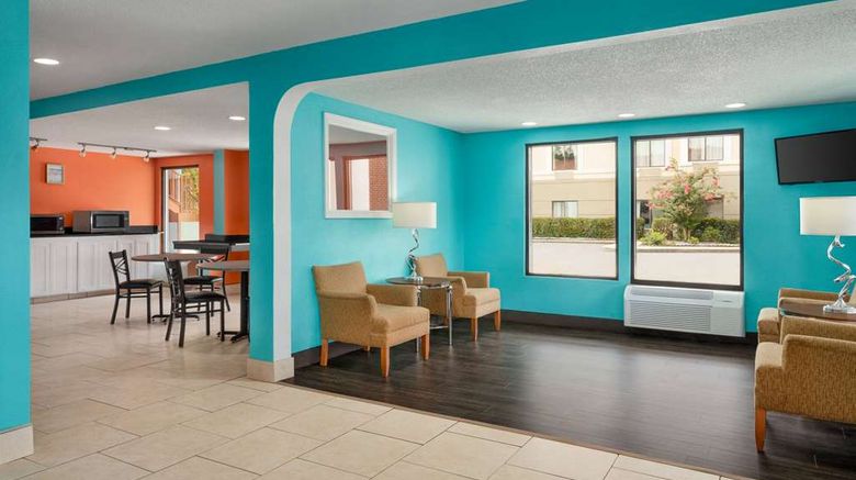 <b>Howard Johnson Lookout Mountain Lobby</b>. Images powered by <a href="https://iceportal.shijigroup.com/" title="IcePortal" target="_blank">IcePortal</a>.