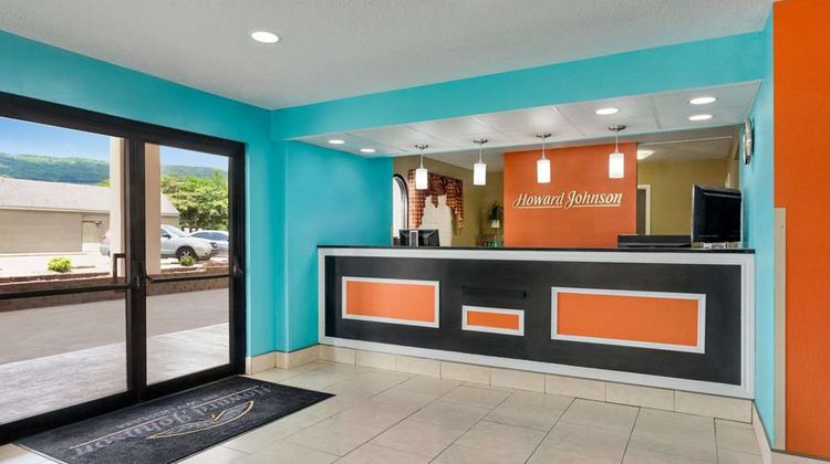 Howard Johnson Lookout Mountain Lobby
