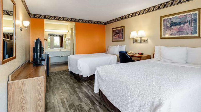<b>Knights Inn Madera Room</b>. Images powered by <a href="https://iceportal.shijigroup.com/" title="IcePortal" target="_blank">IcePortal</a>.