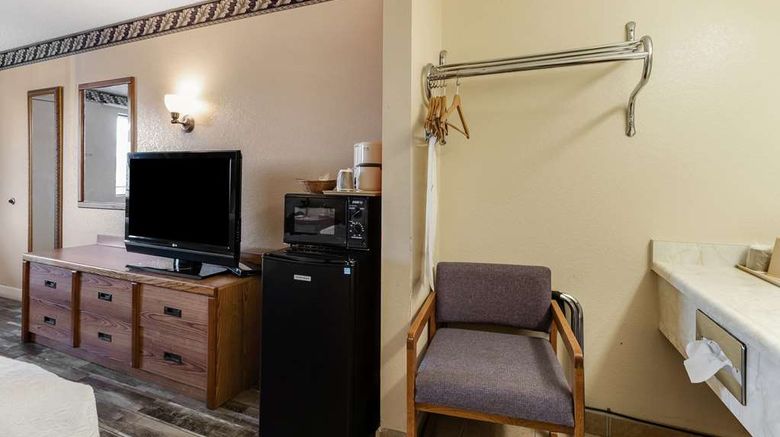 <b>Knights Inn Madera Room</b>. Images powered by <a href="https://iceportal.shijigroup.com/" title="IcePortal" target="_blank">IcePortal</a>.