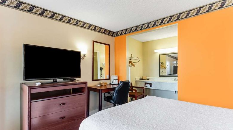 <b>Knights Inn Madera Room</b>. Images powered by <a href="https://iceportal.shijigroup.com/" title="IcePortal" target="_blank">IcePortal</a>.