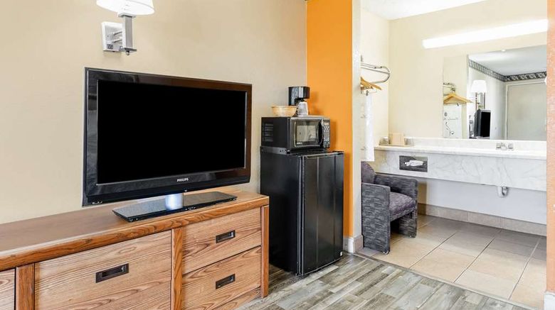<b>Knights Inn Madera Room</b>. Images powered by <a href="https://iceportal.shijigroup.com/" title="IcePortal" target="_blank">IcePortal</a>.