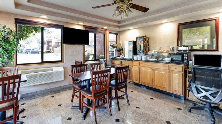 <b>Knights Inn Madera Lobby</b>. Images powered by <a href="https://iceportal.shijigroup.com/" title="IcePortal" target="_blank">IcePortal</a>.