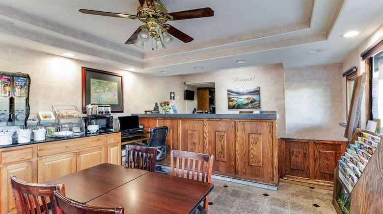 <b>Knights Inn Madera Restaurant</b>. Images powered by <a href="https://iceportal.shijigroup.com/" title="IcePortal" target="_blank">IcePortal</a>.