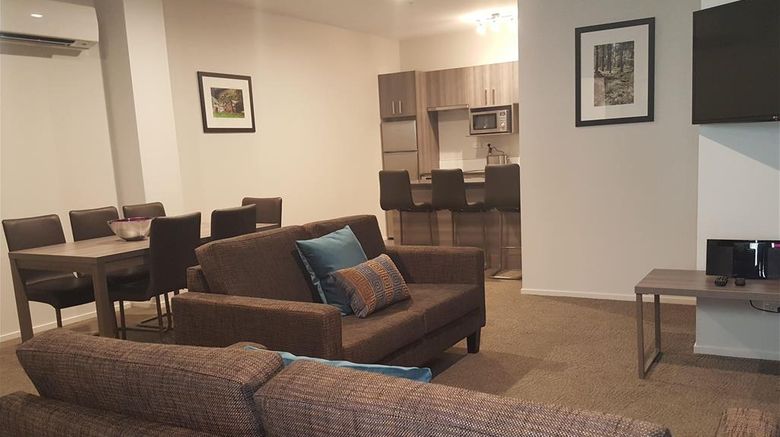 <b>Ramada Hotel & Suites Remarkables Park Suite</b>. Images powered by <a href="https://iceportal.shijigroup.com/" title="IcePortal" target="_blank">IcePortal</a>.