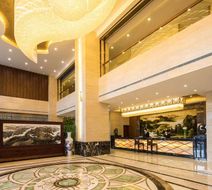 Ramada Huize Lobby