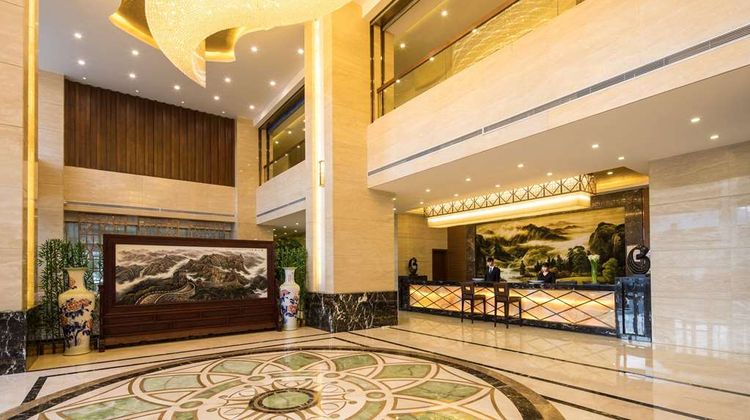 Ramada Huize Lobby
