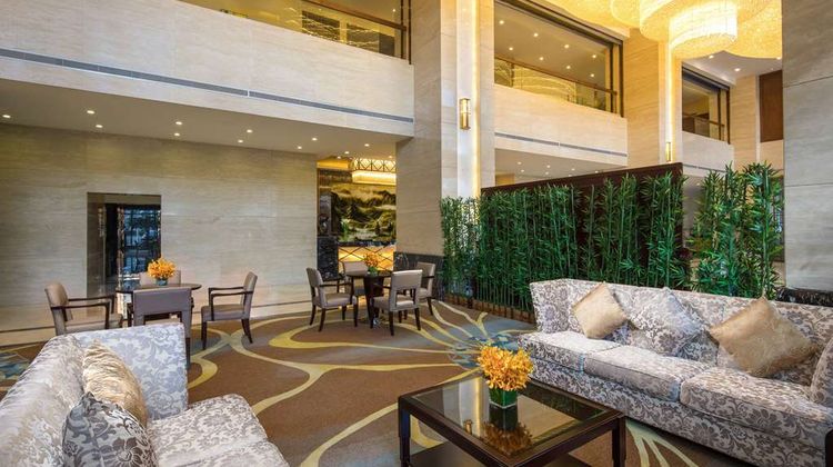 Ramada Huize Lobby