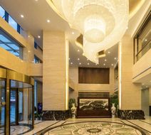Ramada Huize Lobby