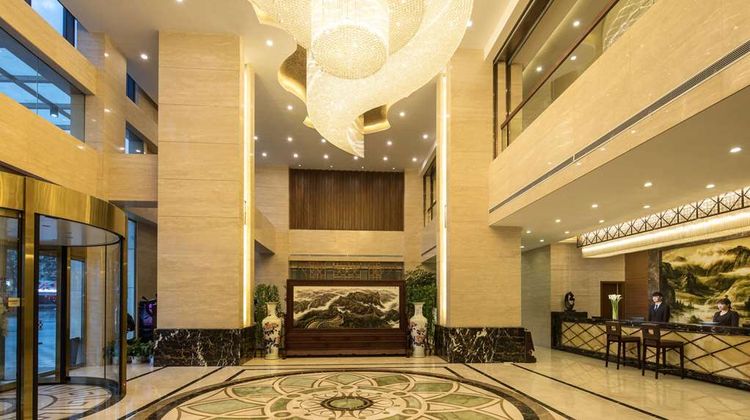 Ramada Huize Lobby
