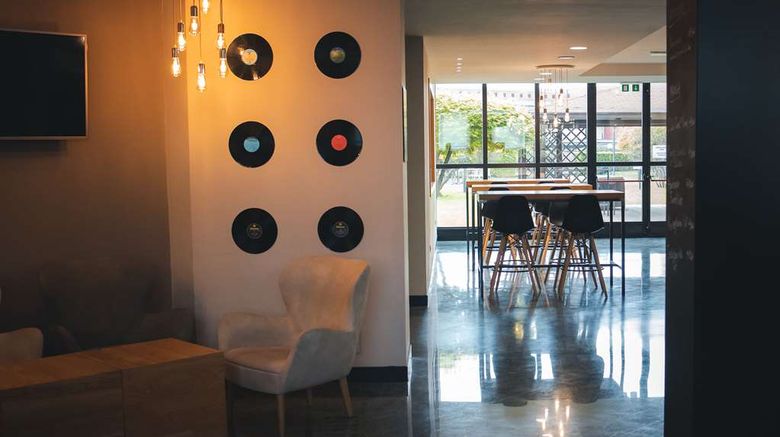 <b>Best Western Mirage Hotel Fiera Lobby</b>. Images powered by <a href="https://iceportal.shijigroup.com/" title="IcePortal" target="_blank">IcePortal</a>.