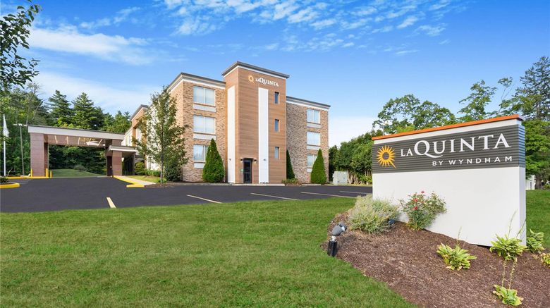 La Quinta Inn  and  Suites Sturbridge Exterior. Images powered by <a href="https://iceportal.shijigroup.com" target="_blank" rel="noopener">Ice Portal</a>.