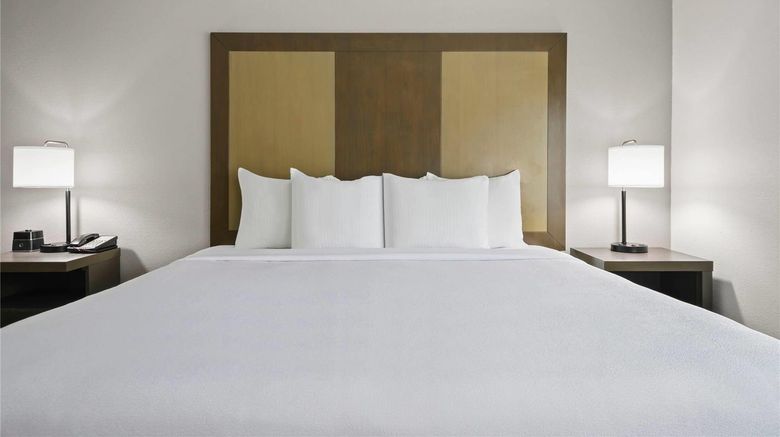 <b>La Quinta Inn & Suites Sturbridge Room</b>. Images powered by <a href="https://iceportal.shijigroup.com/" title="IcePortal" target="_blank">IcePortal</a>.