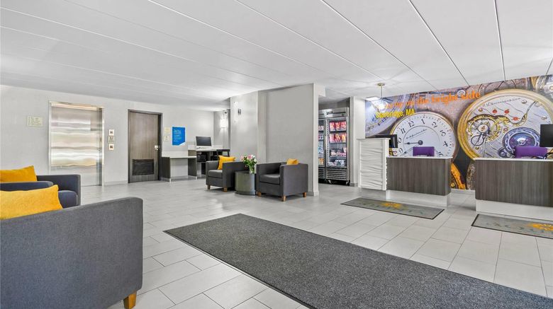 <b>La Quinta Inn & Suites Sturbridge Lobby</b>. Images powered by <a href="https://iceportal.shijigroup.com/" title="IcePortal" target="_blank">IcePortal</a>.