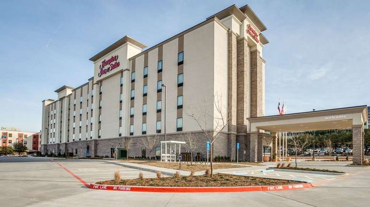 Hampton Inn/Suites Dallas - Central Expy Exterior
