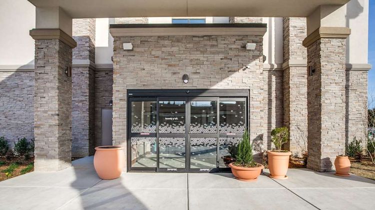 Hampton Inn/Suites Dallas - Central Expy Exterior