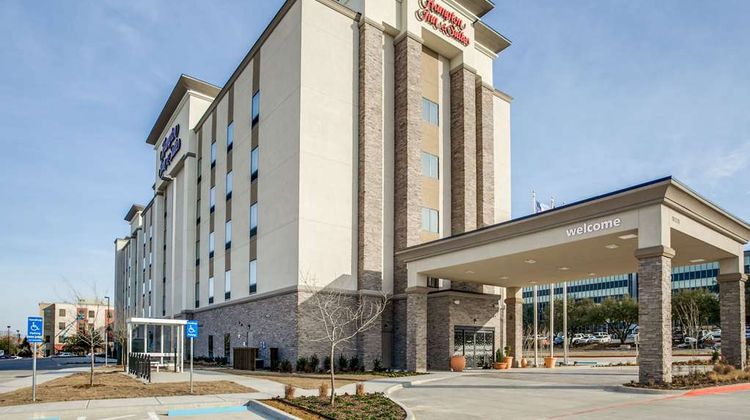 Hampton Inn/Suites Dallas - Central Expy Exterior