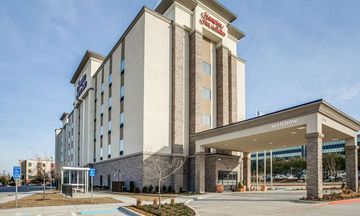 Hampton Inn/Suites Dallas - Central Expy