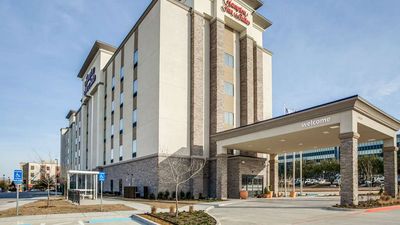 Hampton Inn/Suites Dallas - Central Expy